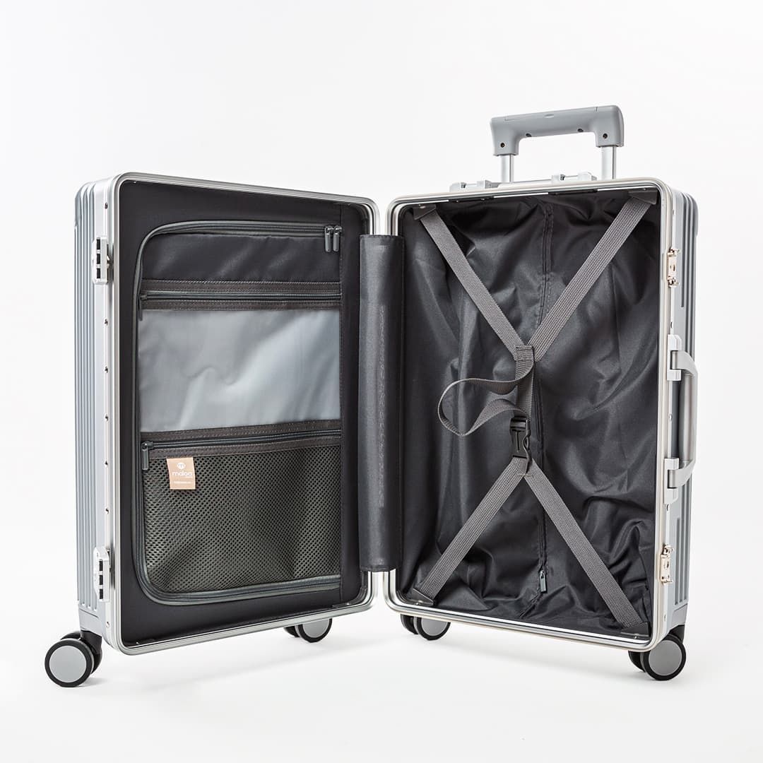 Kit de Mala Pequena de Bordo Suécia Preta e Prata e 2 Capas Transparentes P Cinza Kit de Mala Pequena de Bordo Suécia Preta e Prata e 2 Capas Transparentes P Cinza