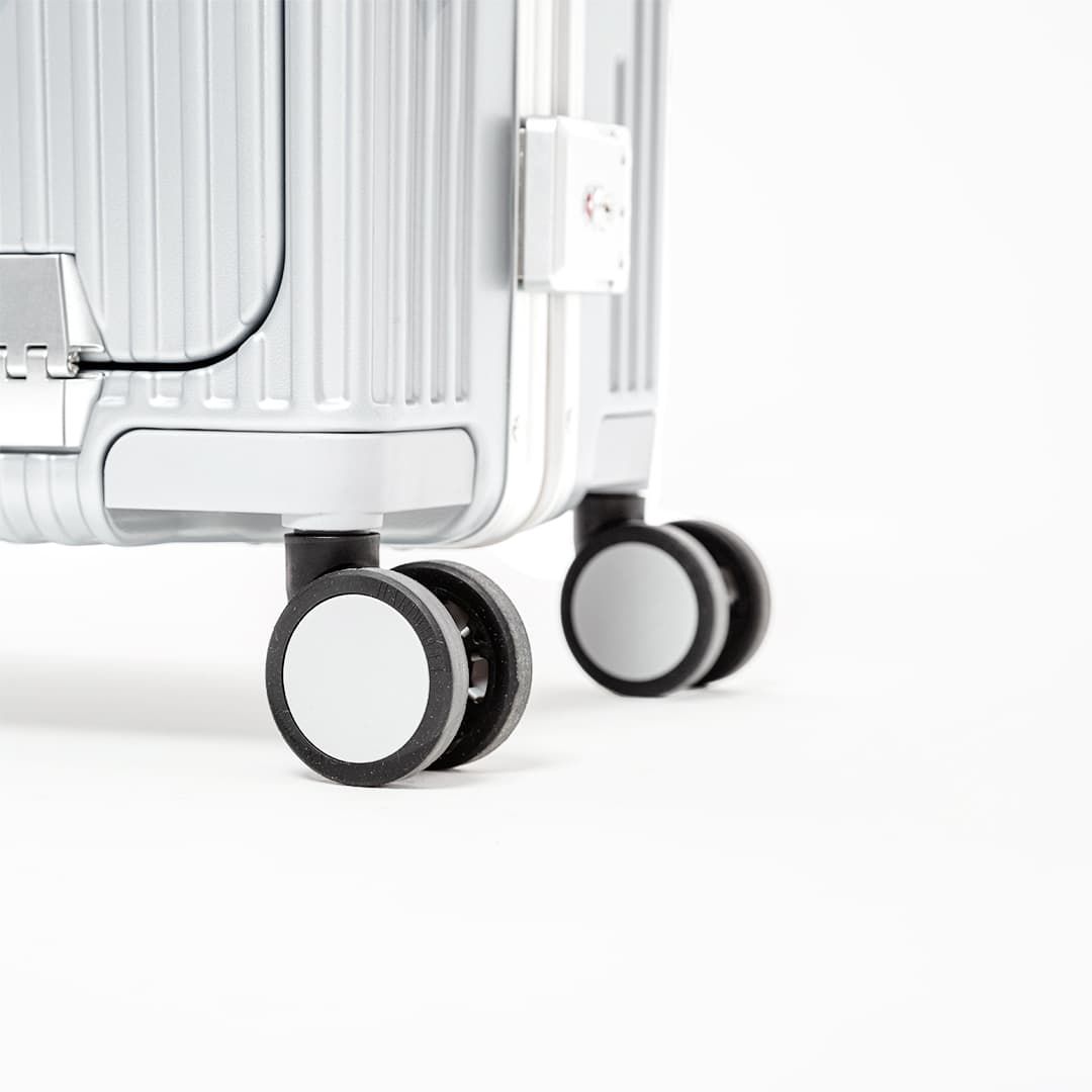 Kit de Mala Pequena de Bordo Suécia Preta e Prata e 2 Capas Transparentes P Cinza Kit de Mala Pequena de Bordo Suécia Preta e Prata e 2 Capas Transparentes P Cinza