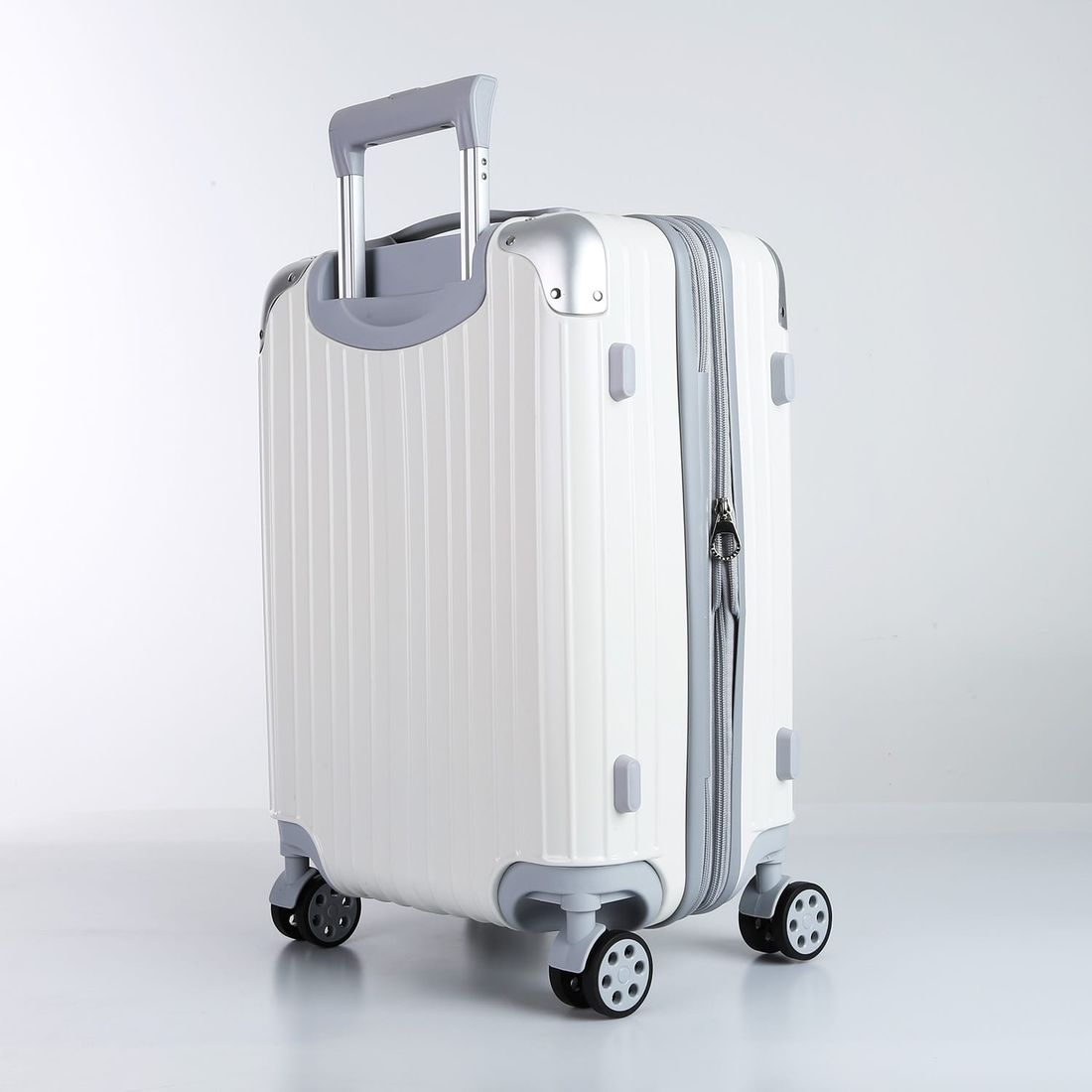 Kit Mala de Viagem Pequena de Bordo 10kg Brasil Branco e Mala Brasil Grande 32kg Branco Kit Mala de Viagem Pequena de Bordo 10kg Brasil Branco e Mala Brasil Grande 32kg Branco