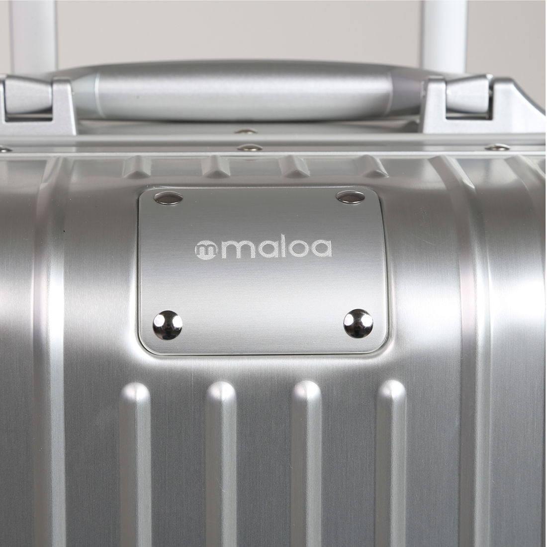 Mala de Viagem Pequena de Bordo 10 kg em Aluminio Dubai Maloa Prata