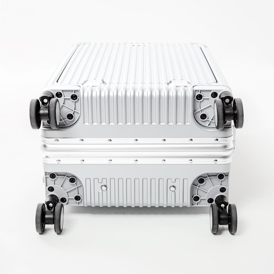 Kit de Mala Pequena de Bordo Suécia Preta e Prata e 2 Capas Transparentes P Cinza Kit de Mala Pequena de Bordo Suécia Preta e Prata e 2 Capas Transparentes P Cinza