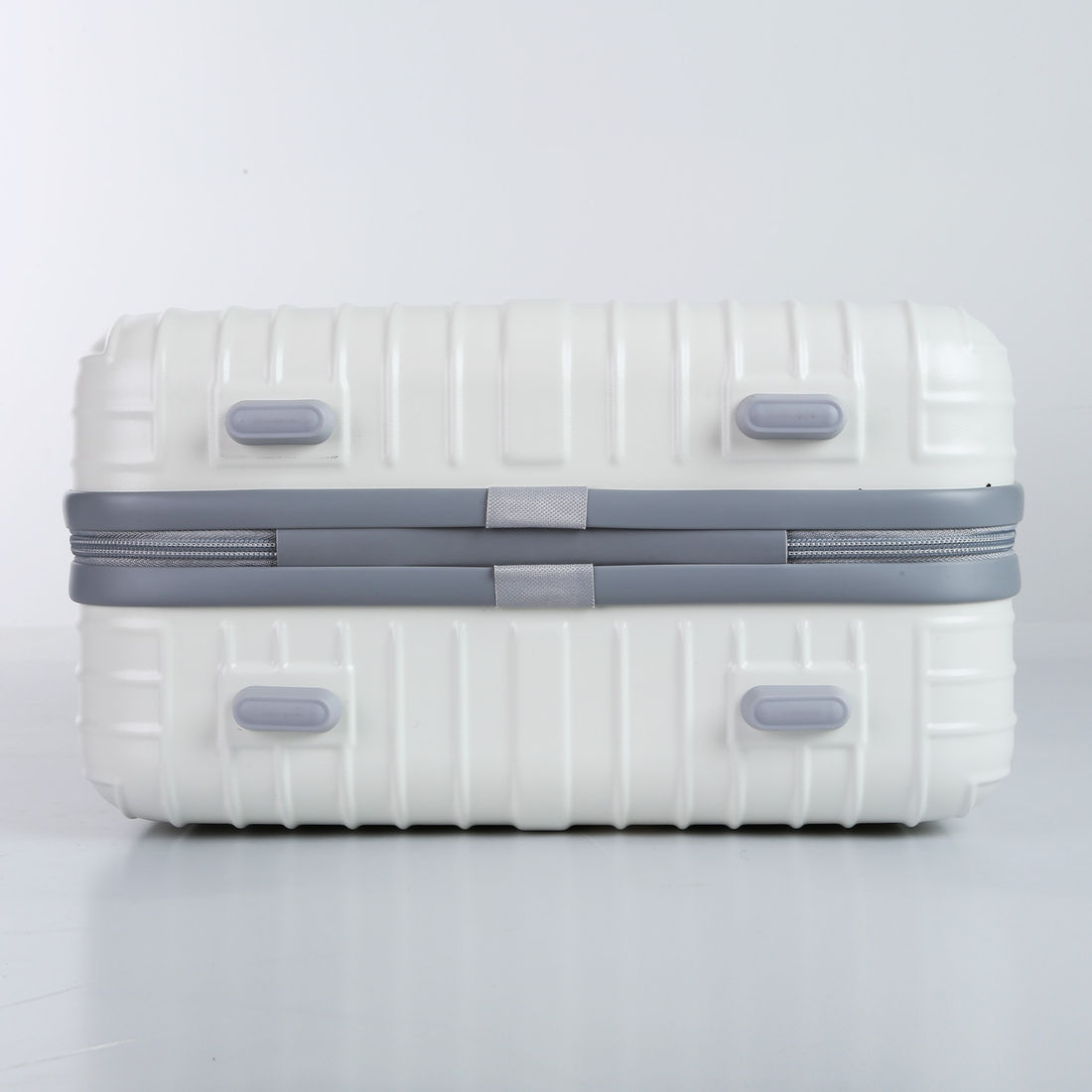 Conjunto Mala de Viagem Pequena de Bordo 10kg ABS Policarbonato com Expansor e Frasqueira Brasil Maloa Branco