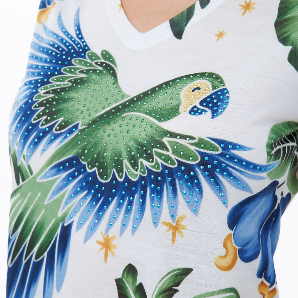 Blusa Strass com Aplicação de Strass Estampada Motivos Tropicais Brasil Blusa Strass com Aplicação de Strass Estampada Motivos Tropicais Brasil