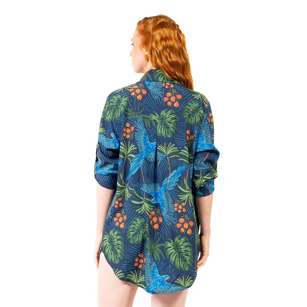 Camisa Atena Verão Alongada Estampada Arara Bordado Barra Fundo Azul