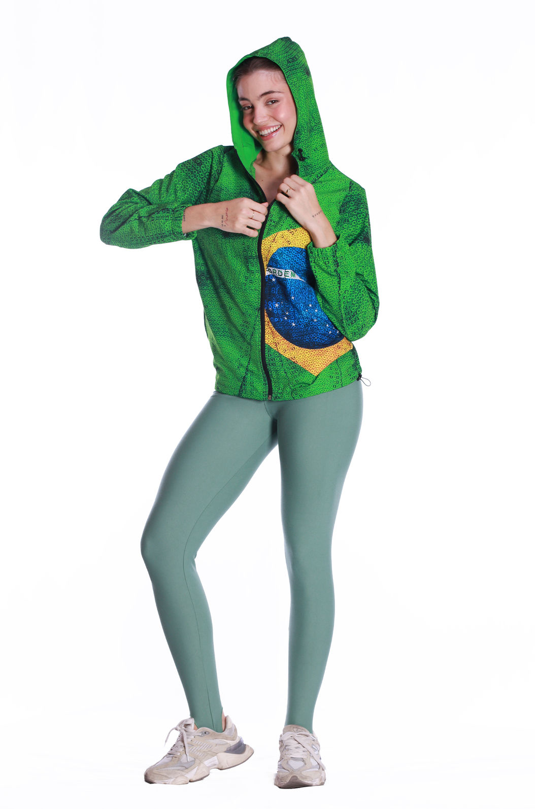 Jaqueta Corta Vento Ecoventura Estampada Bandeira Lantejoulas