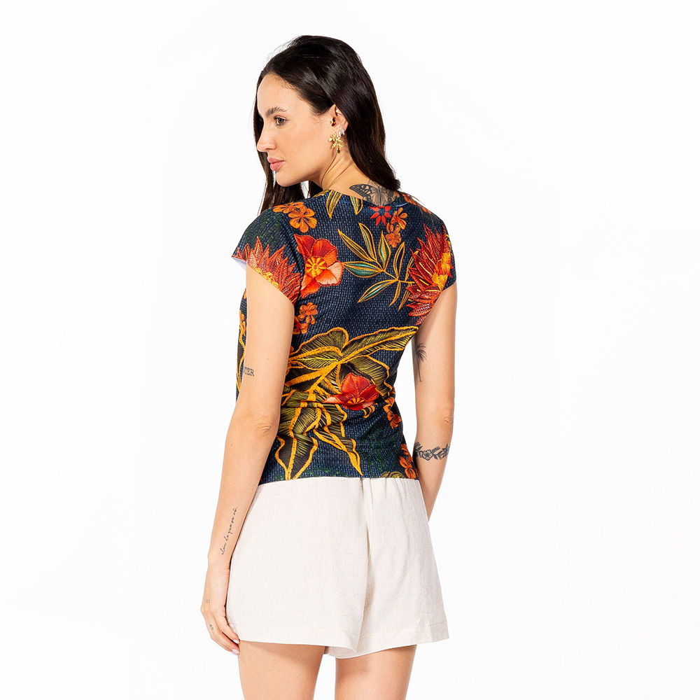 Blusa Florata Estampada Tucano Bor Fundo Preto Linho
