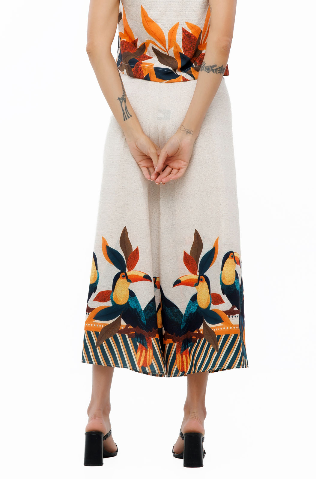 Calça Feminina Transpassada Estampada Tucanos Tela Bordada