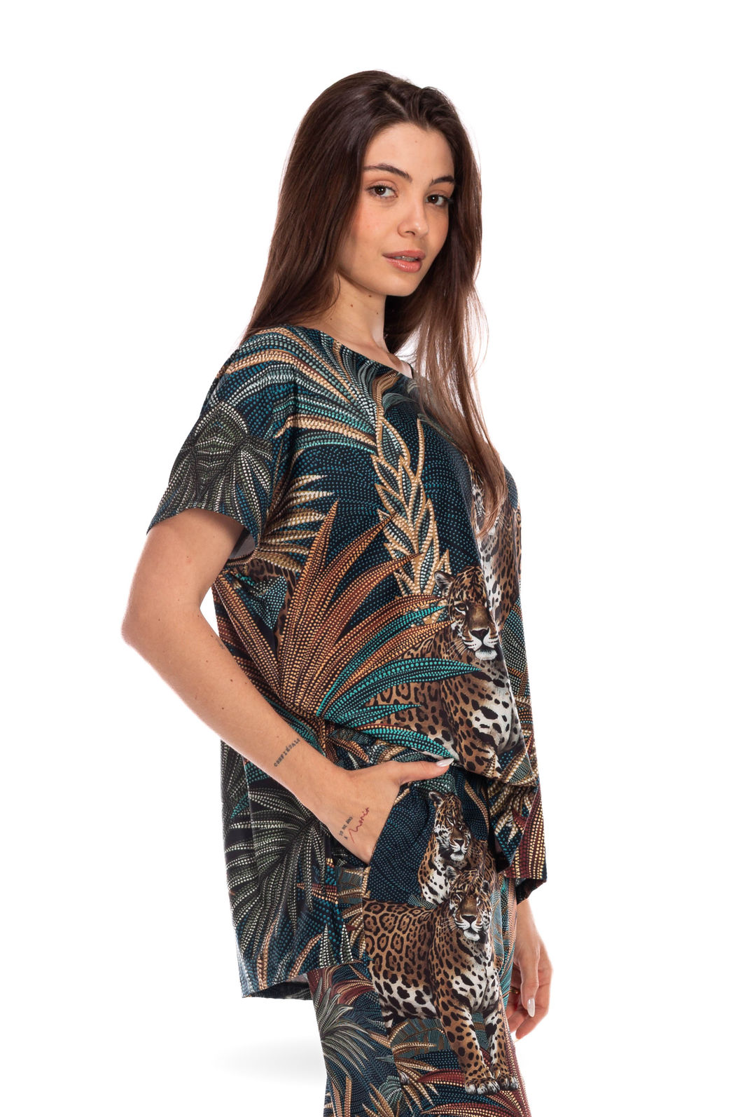 Blusa Feminina Fluid Conceito Estampada Onças Pontos de Luz Blusa Feminina Fluid Conceito Estampada Onças Pontos de Luz