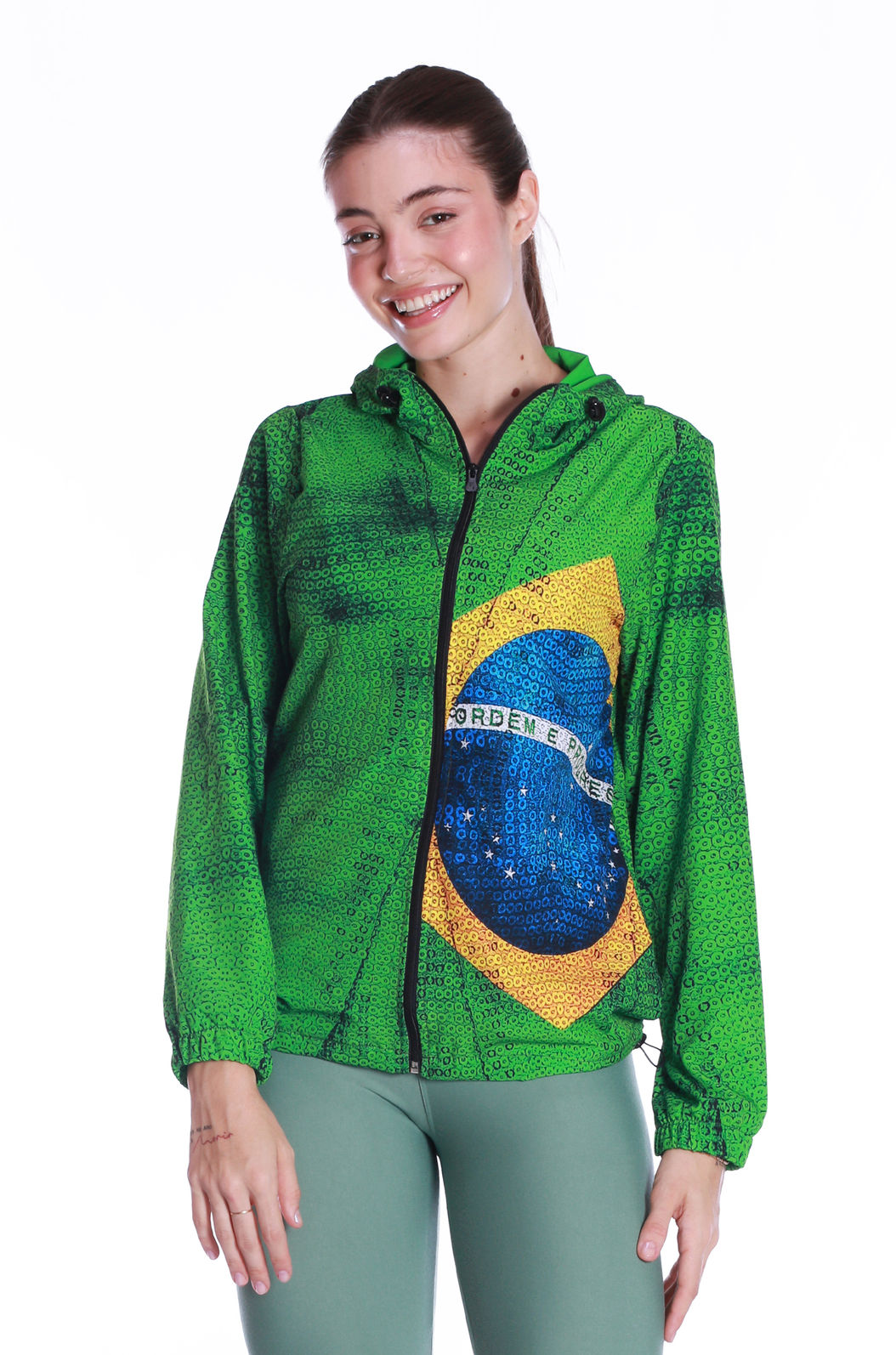 Jaqueta Corta Vento Ecoventura Estampada Bandeira Lantejoulas