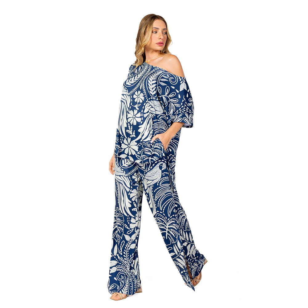 Blusa Fluid Conceito Estampada Araras Bordado Fundo Off