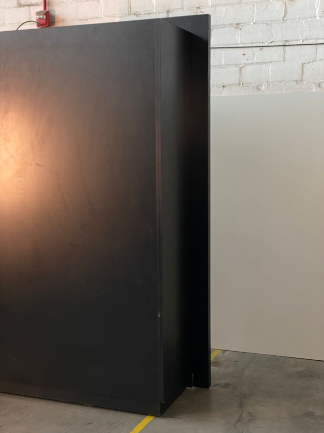 PAREDE DIVISORIA COM BOX DE PÃO E 2 PORTAS BASCULANTE