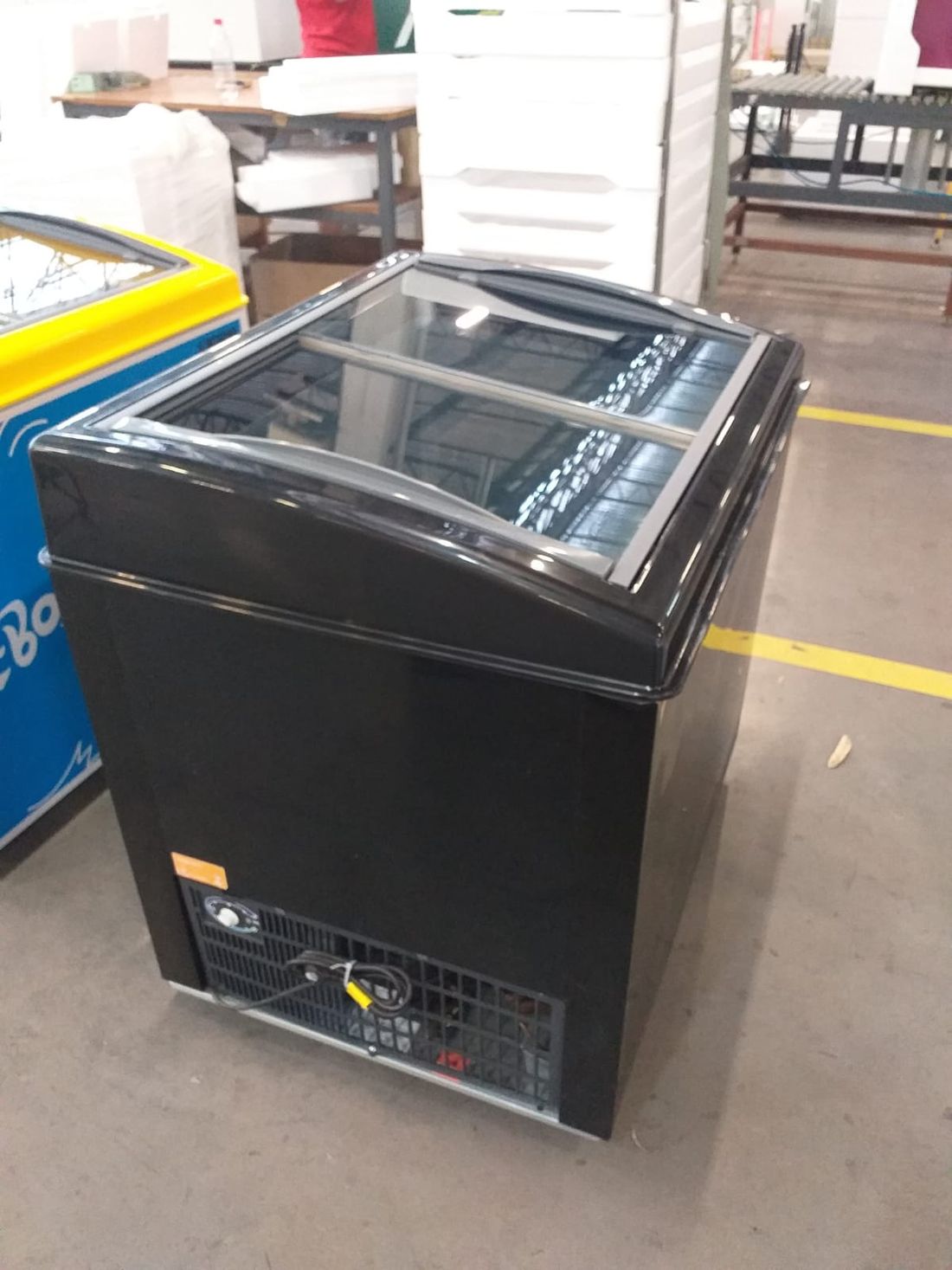 FREEZER HORIZONTAL EXPOSITOR VITRINE FH300C 127V COLORS PRETO - SLIM 2