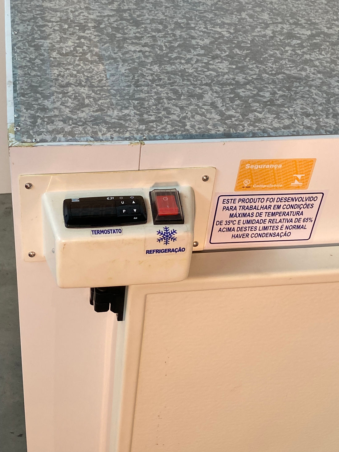 BALCAO REFRIGERADO KROMMA 3 PORTAS 1,92 X 0,70 X 0,90 BEBIDAS - REMOTO      BST-192-K-R