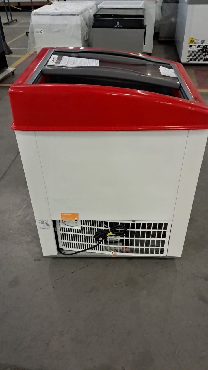 FREEZER HORIZONTAL EXPOSITOR VITRINE FH150B 127V VERMELHO - SLIM 2
