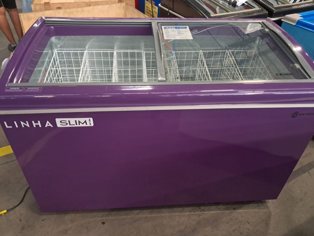 CONGELADOR FREEZER EXPOSITOR VITRINE SHOW SC 424 220V PURPURA CAP EQUIV 460 LT - SLIM C/ CESTAS C/ LED CONGELADOR FREEZER EXPOSITOR VITRINE SHOW SC 424 220V PURPURA CAP EQUIV 460 LT - SLIM C/ CESTAS C/ LED