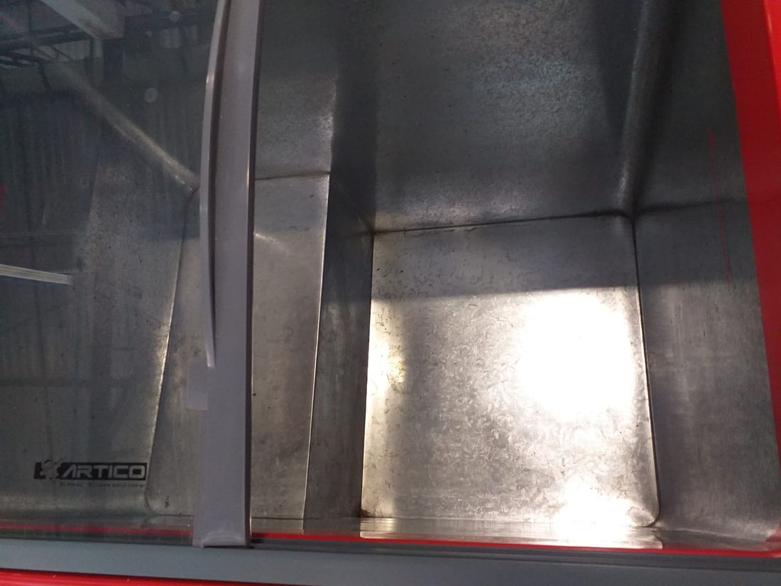 CONGELADOR FREEZER EXPOSITOR VITRINE SHOW SC 224 220V VERMELHO CAP EQUIV 300 LT - SLIM CONGELADOR FREEZER EXPOSITOR VITRINE SHOW SC 224 220V VERMELHO CAP EQUIV 300 LT - SLIM