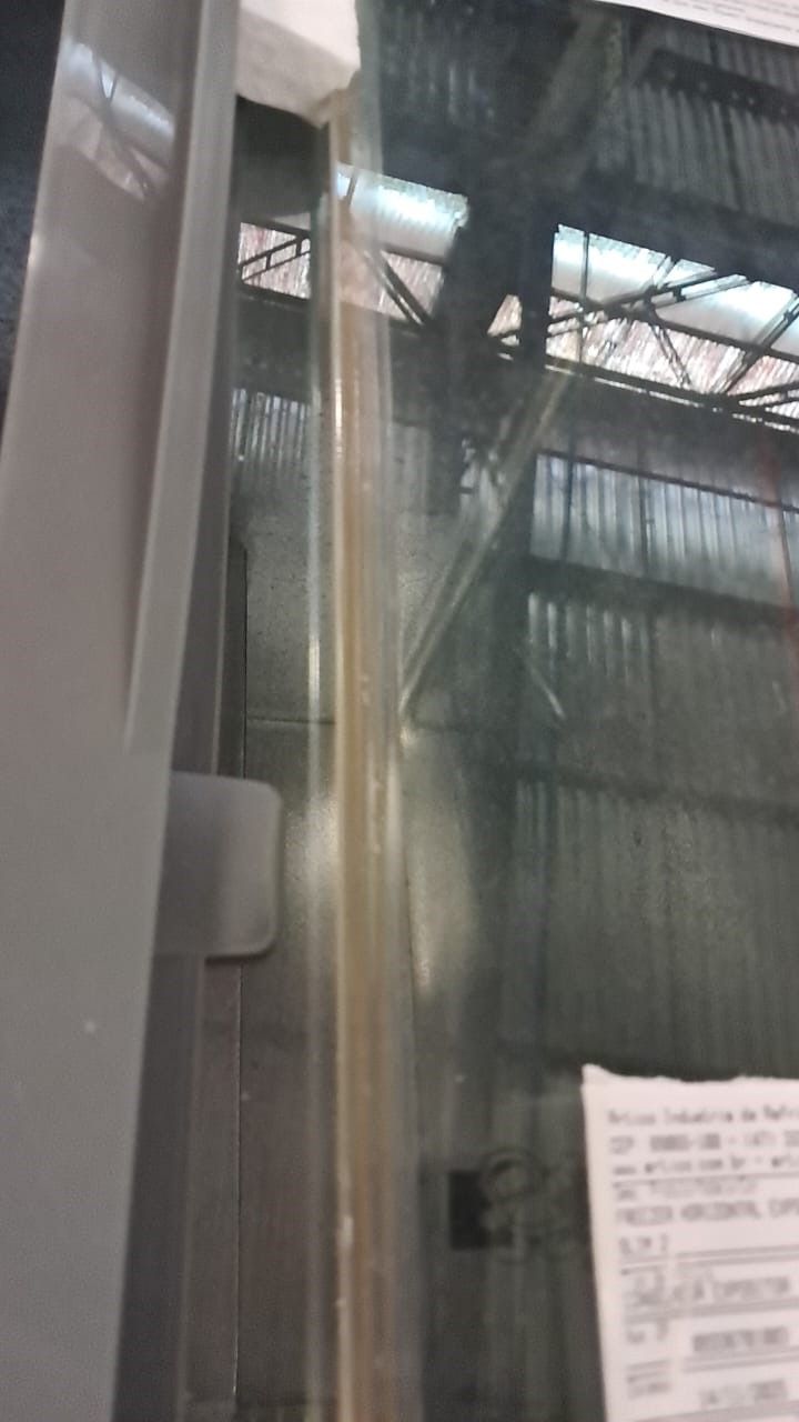 FREEZER HORIZONTAL EXPOSITOR VITRINE FH150B 127V VERMELHO - SLIM 2