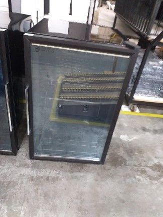 CERVEJEIRA VERTICAL CV100 220V PRETA PORTA DIREITA