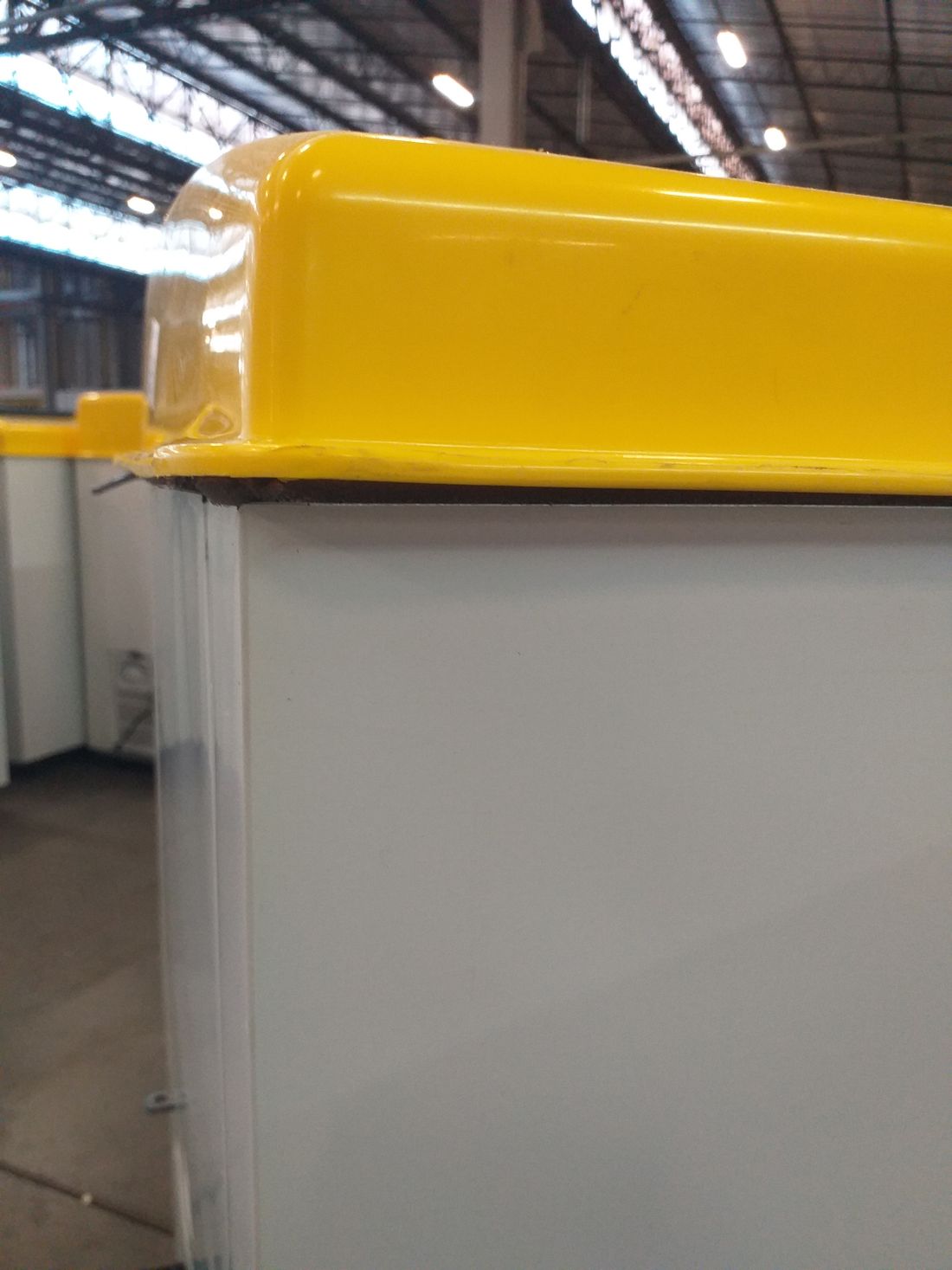 CONGELADOR FREEZER EXPOSITOR VITRINE SHOW SC 324 127V AMARELO CAP EQUIV 400 LT - SLIM