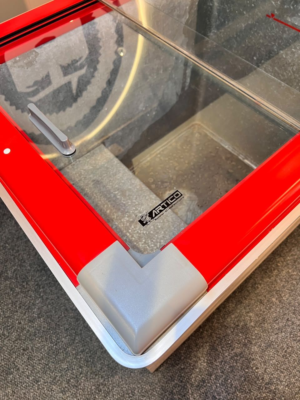 CONGELADOR FREEZER EXPOSITOR VITRINE ECO 250 .E. 220V VERMELHO CAP EQUIV 310 LT CONGELADOR FREEZER EXPOSITOR VITRINE ECO 250 .E. 220V VERMELHO CAP EQUIV 310 LT
