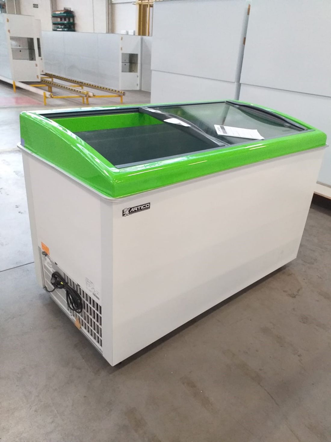 CONGELADOR FREEZER EXPOSITOR VITRINE SHOW SC 424 127V VERDE CAP EQUIV 460 LT - SLIM CONGELADOR FREEZER EXPOSITOR VITRINE SHOW SC 424 127V VERDE CAP EQUIV 460 LT - SLIM