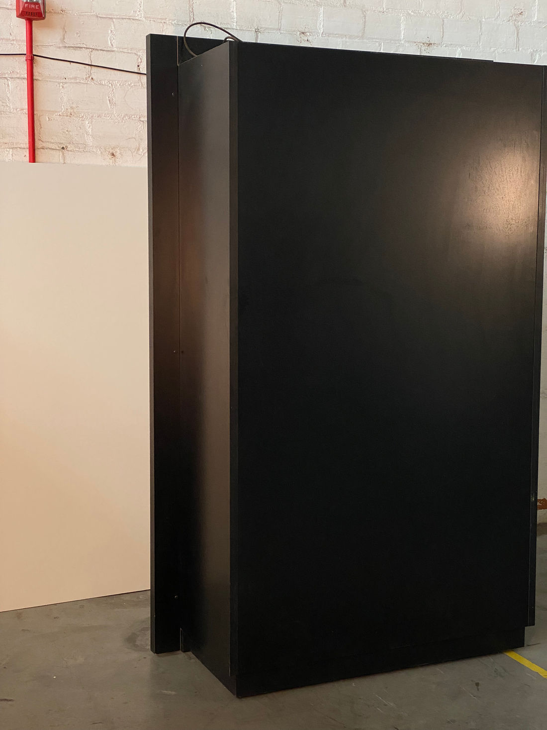 PAREDE DIVISORIA COM BOX DE PÃO E 2 PORTAS BASCULANTE