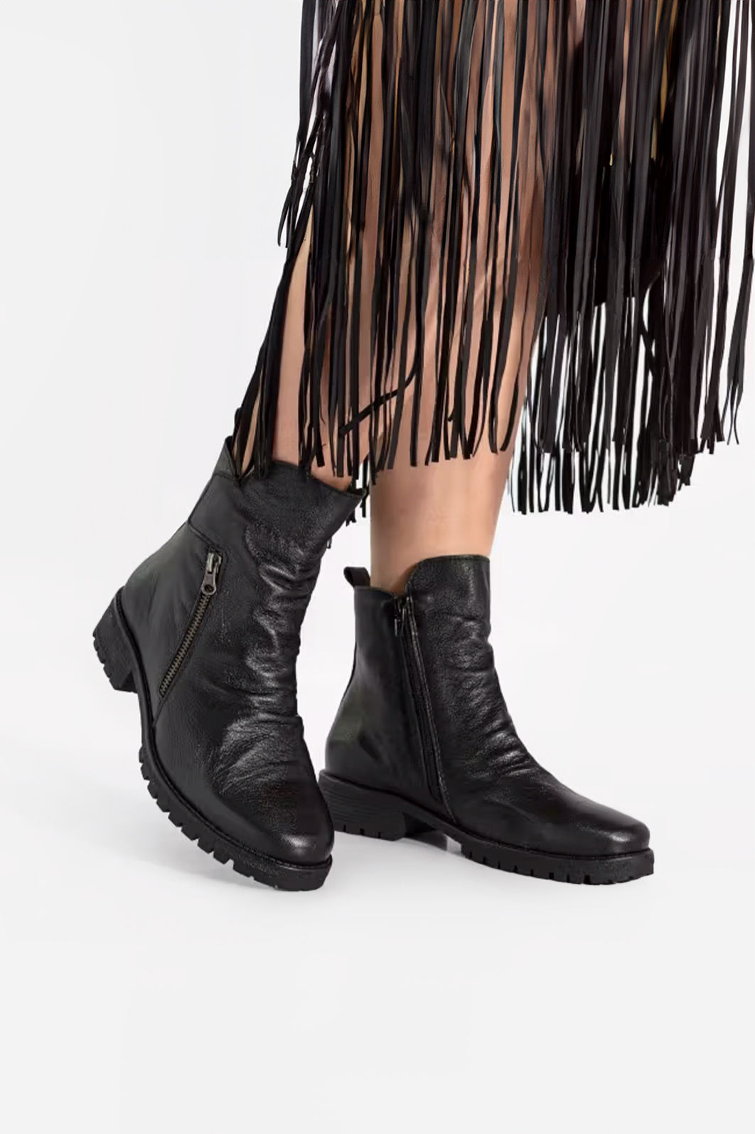 Bota Super Confortável com Cano Curto em Couro Preta Bota Super Confortável com Cano Curto em Couro Preta