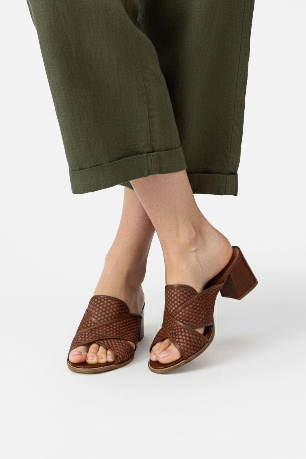 Mule com Recortes e Salto Bloco Tostado Mule com Recortes e Salto Bloco Tostado