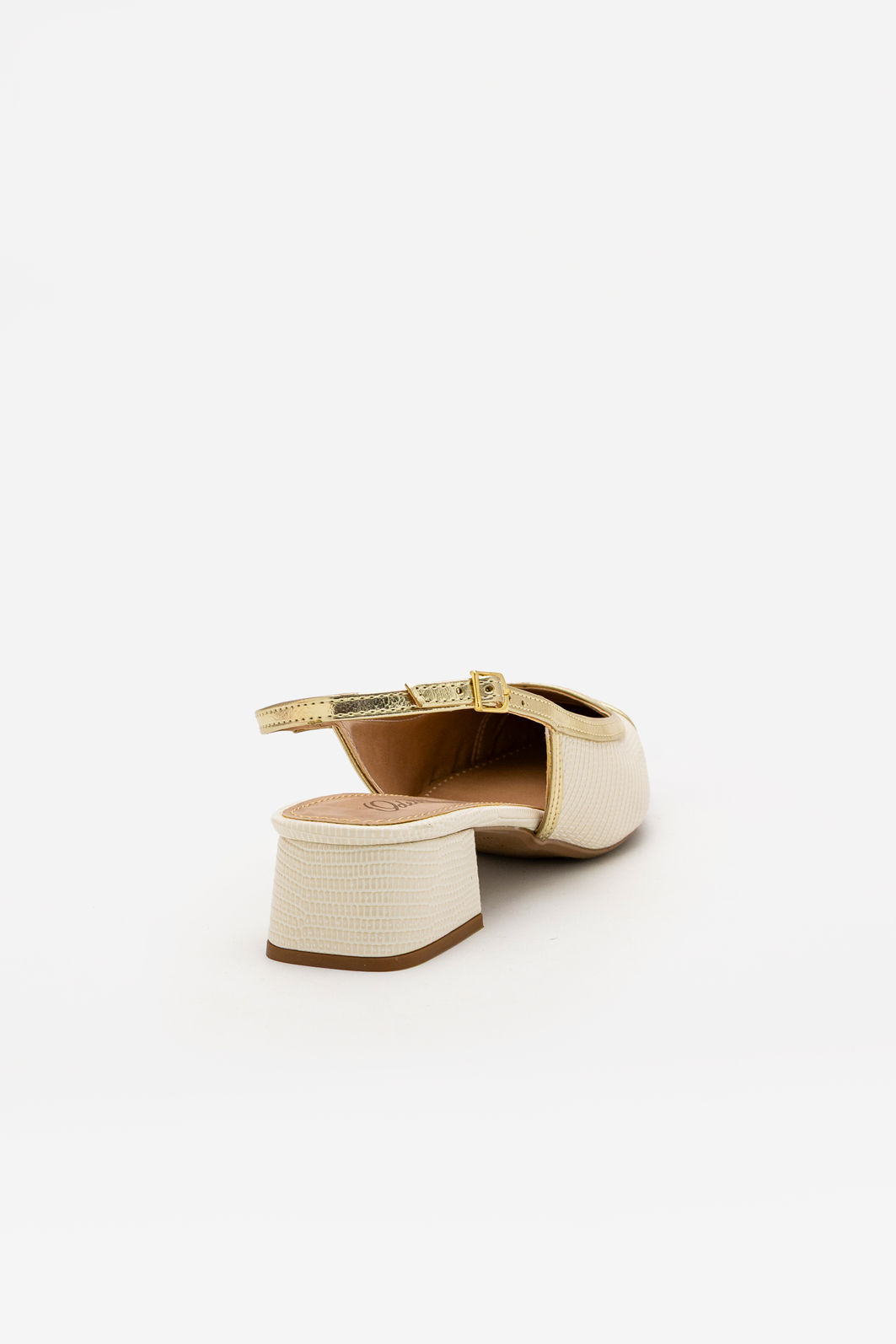 Chanel com Detalhes e Salto Baixo Off White Chanel com Detalhes e Salto Baixo Off White
