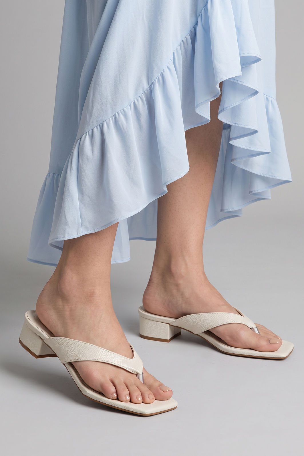 Mule De Dedo com Salto Bloco Baixo Off White Mule De Dedo com Salto Bloco Baixo Off White