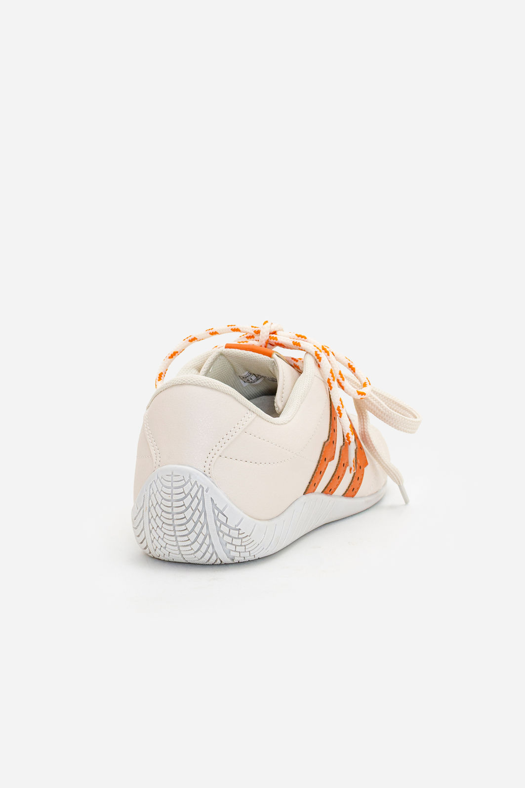 Tênis com 2 Cadarços e Solado Baixo Off White Tênis com 2 Cadarços e Solado Baixo Off White