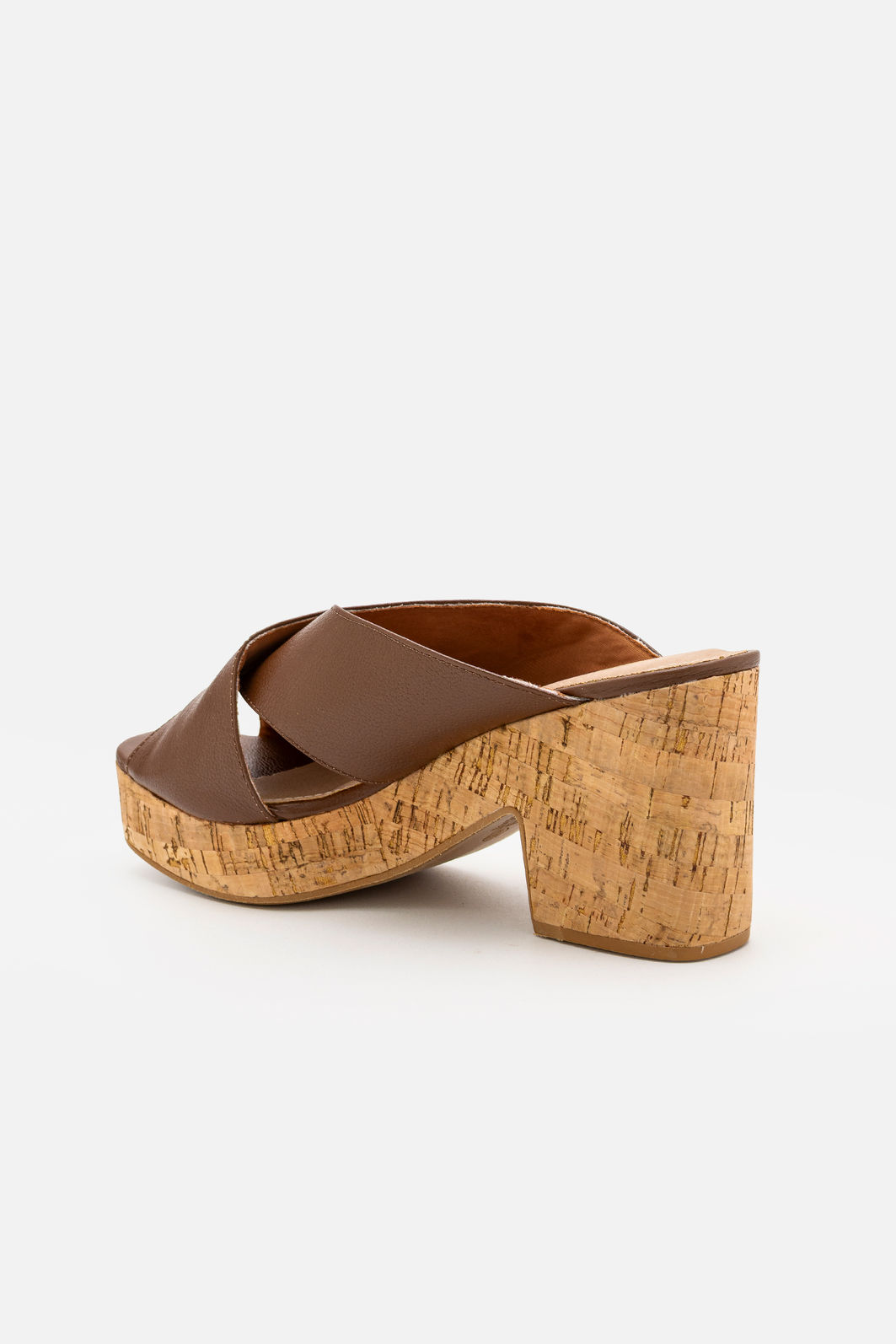 Mule em Couro Cruzado com Solado em Cortiça Natural Café