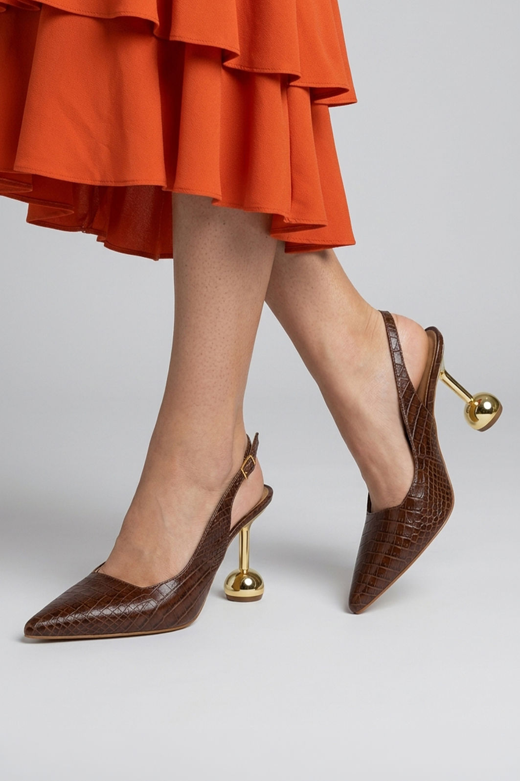 Slingback em Couro com Salto Cromado Marrom Slingback em Couro com Salto Cromado Marrom