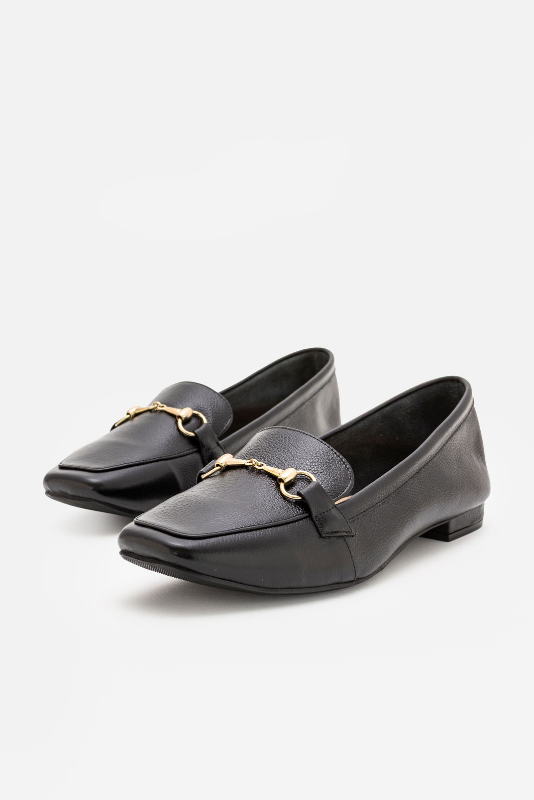 Mocassim Tradicional em Couro Preto Mocassim Tradicional em Couro Preto