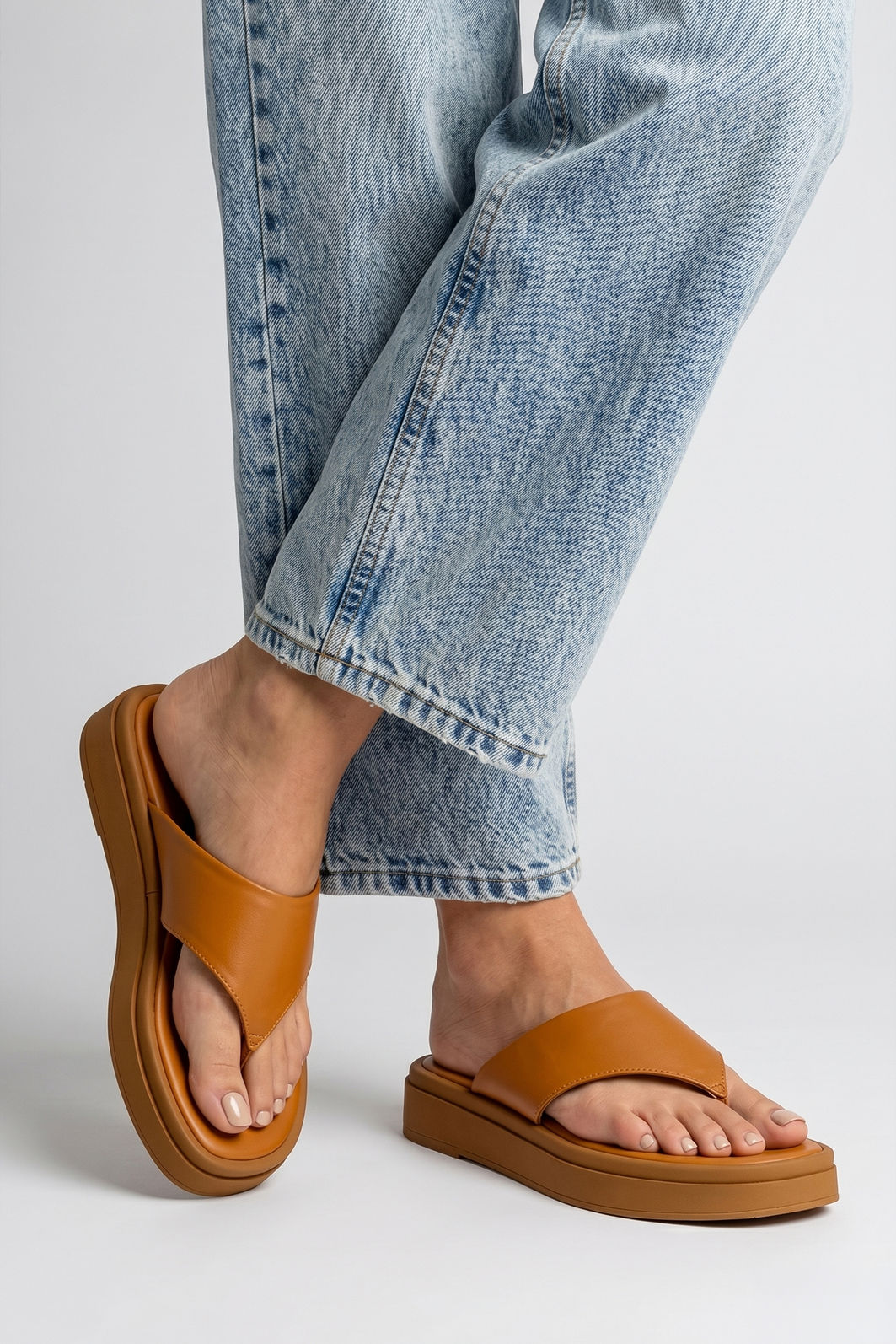 Mule Flatform de Dedo Caramelo Mule Flatform de Dedo Caramelo