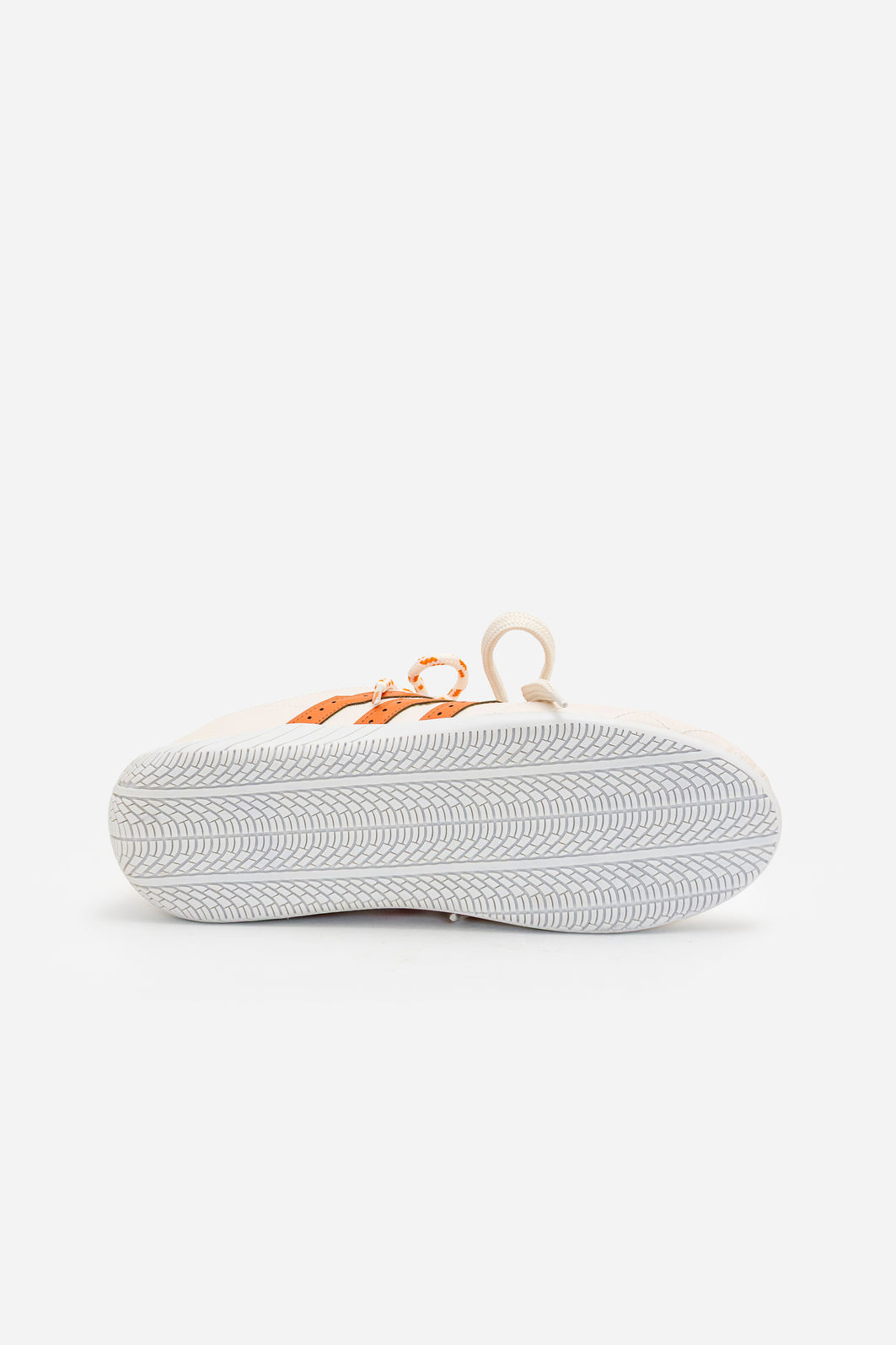 Tênis com 2 Cadarços e Solado Baixo Off White Tênis com 2 Cadarços e Solado Baixo Off White
