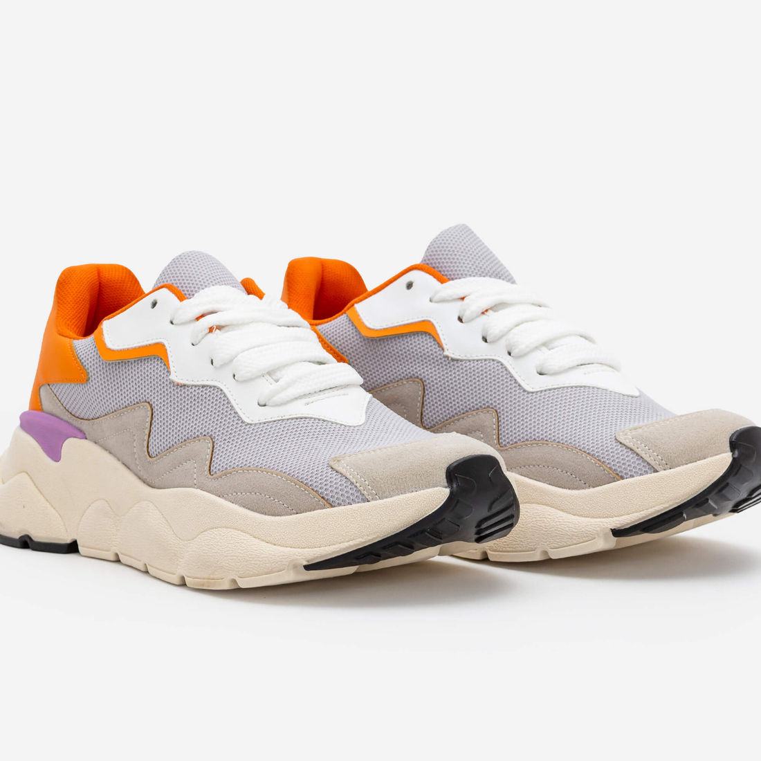 Tênis Esportivo com Solado Robusto Cinza