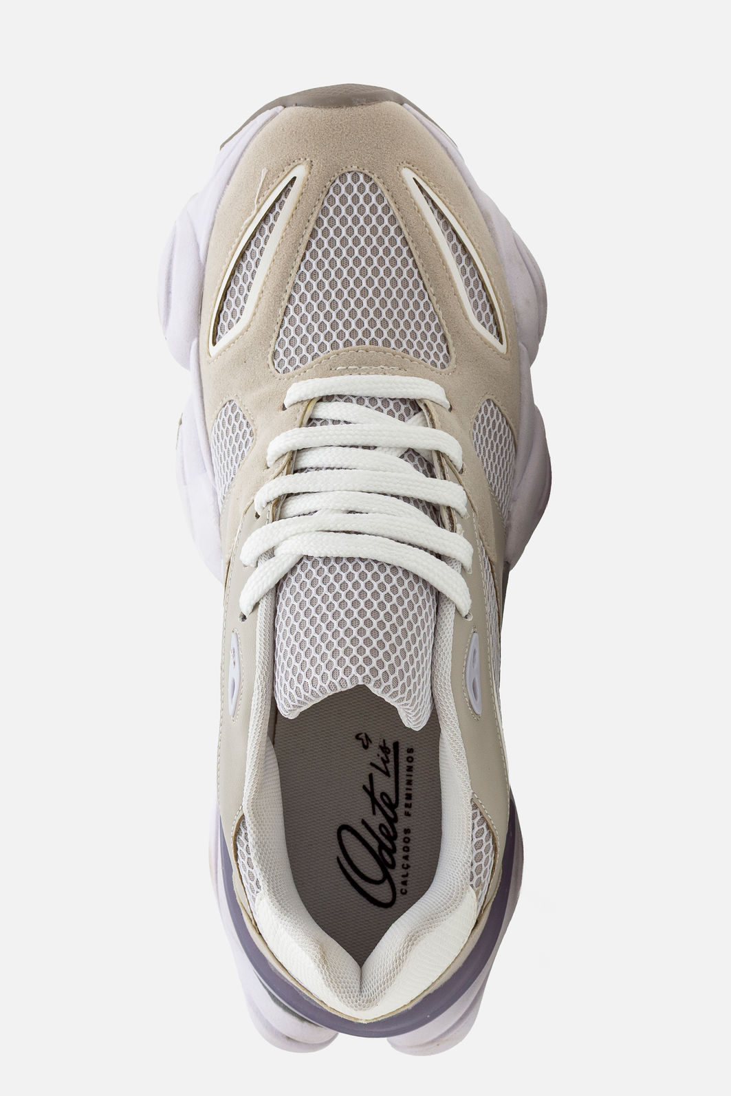 Tênis Moderno com Recortes Estilosos Cinza