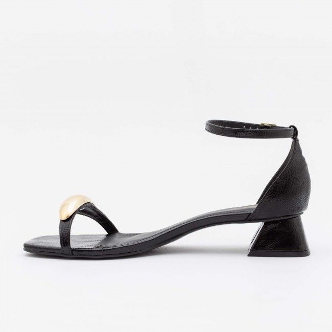 Sandália com Enfeite e Salto Bloco Preta Sandália com Enfeite e Salto Bloco Preta