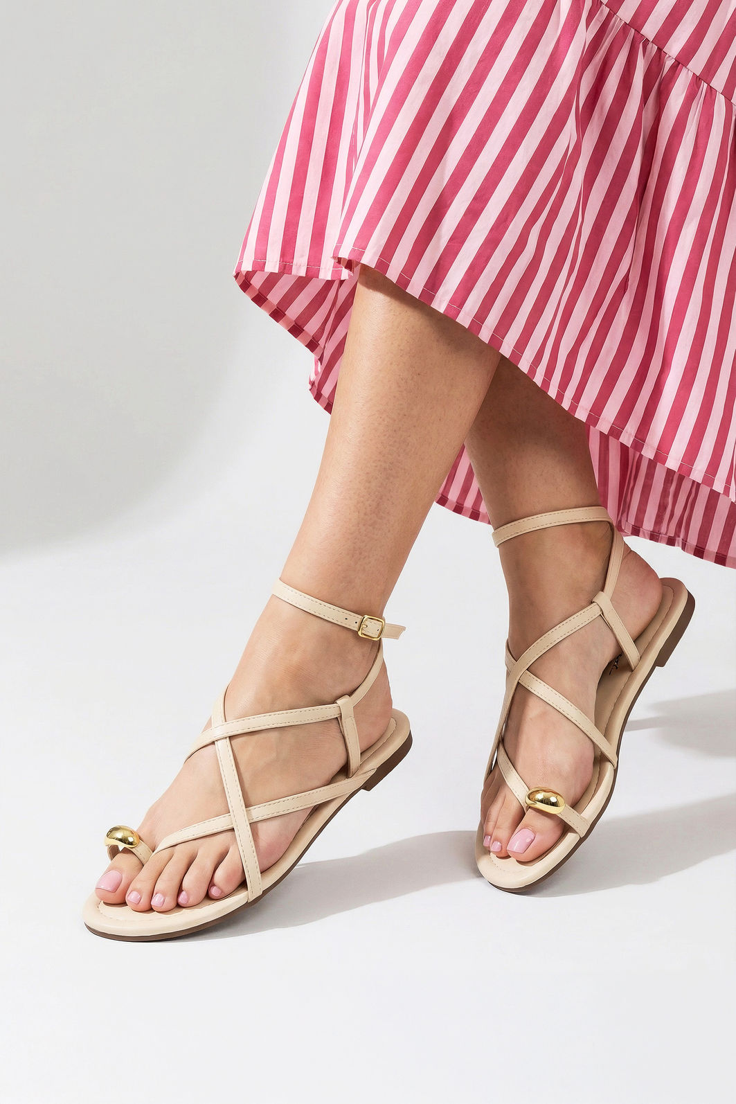 Rasteira com Dedão e Tornozeleira Off White Rasteira com Dedão e Tornozeleira Off White