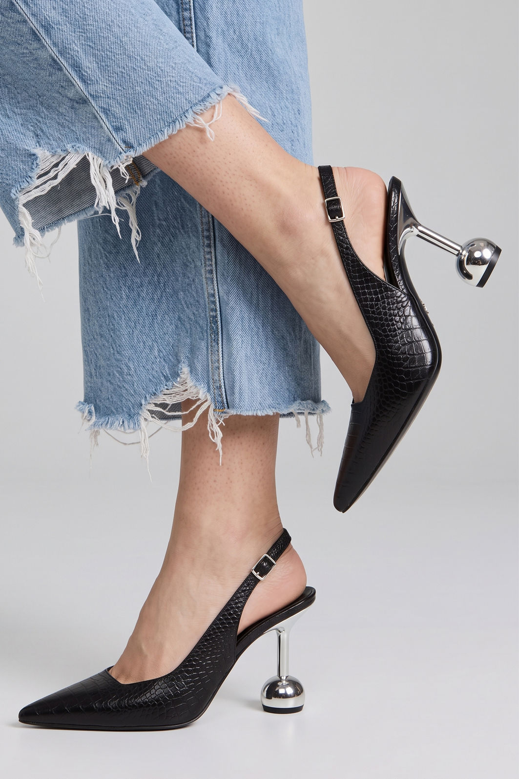 Slingback em Couro com Salto Cromado Preto Slingback em Couro com Salto Cromado Preto
