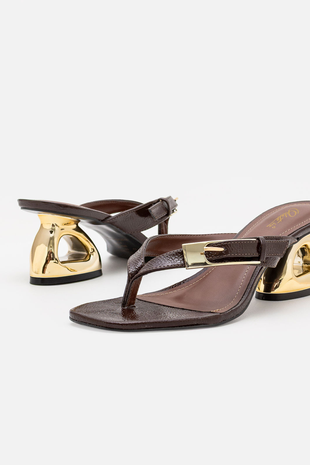 Mule Verniz com Salto Cromado Café Mule Verniz com Salto Cromado Café