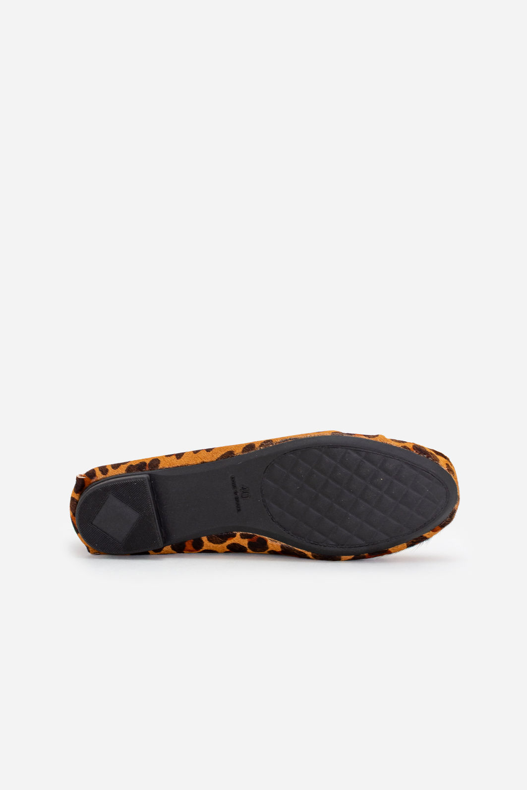 Mocassim em Couro com Enfeite Metálico Onça Mocassim em Couro com Enfeite Metálico Onça