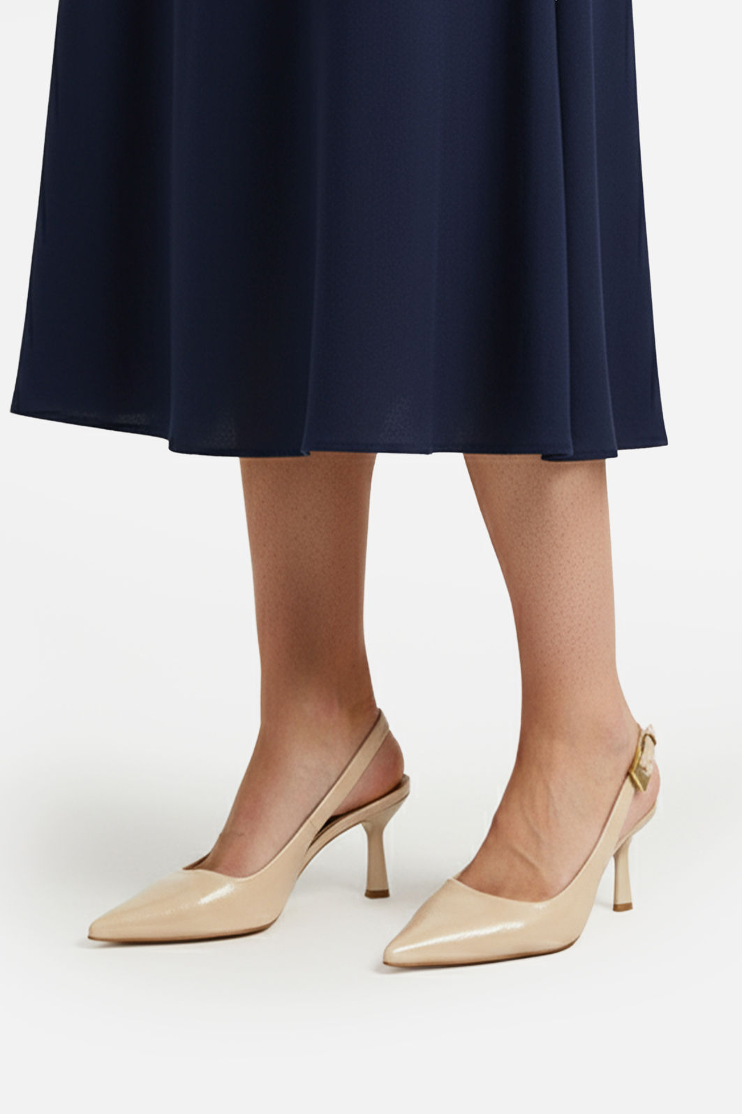 Slingback em Verniz com Fivela e Salto Geométrico Amêndoa Slingback em Verniz com Fivela e Salto Geométrico Amêndoa