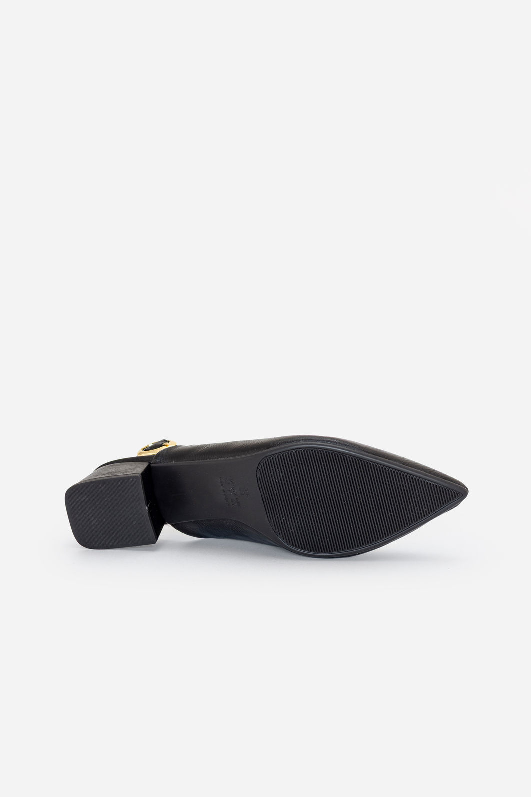 Slingback com Decote e Salto Baixo Preto Slingback com Decote e Salto Baixo Preto