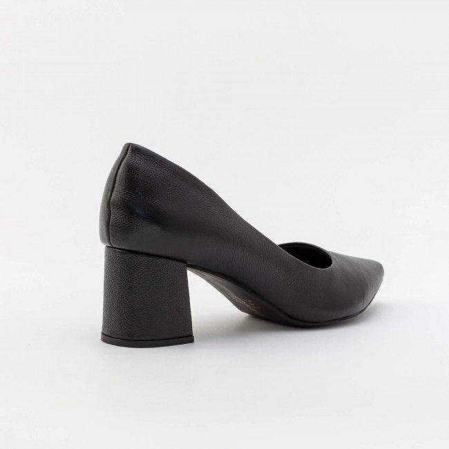Scarpin Clássico em Couro Preto Scarpin Clássico em Couro Preto