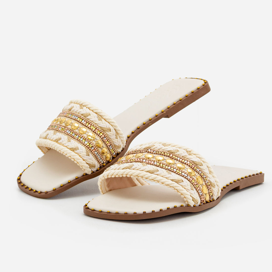 Rasteira com Tira Larga Bordada Off White Rasteira com Tira Larga Bordada Off White