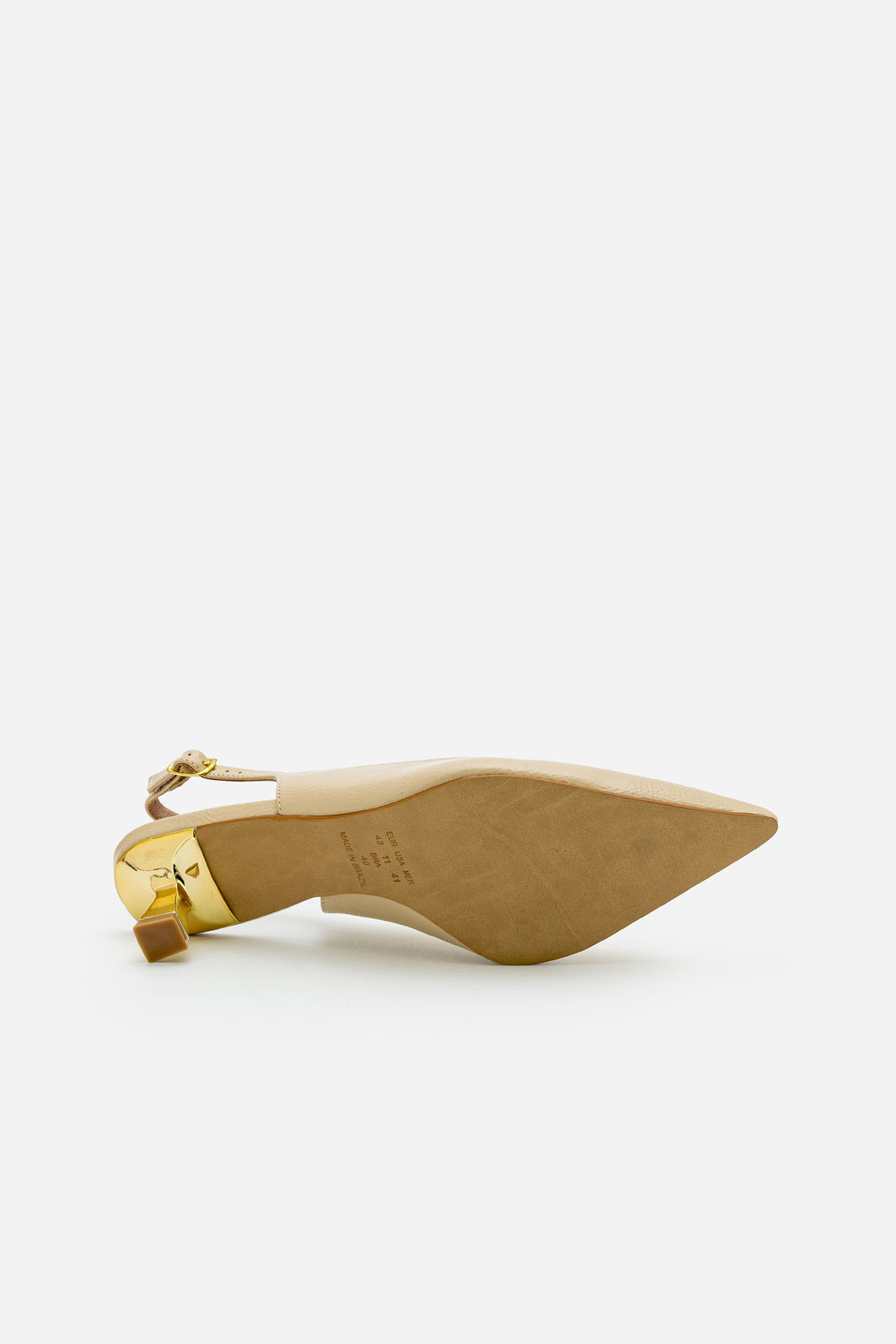 Slingback em Verniz com Salto Cromado Amêndoa Slingback em Verniz com Salto Cromado Amêndoa