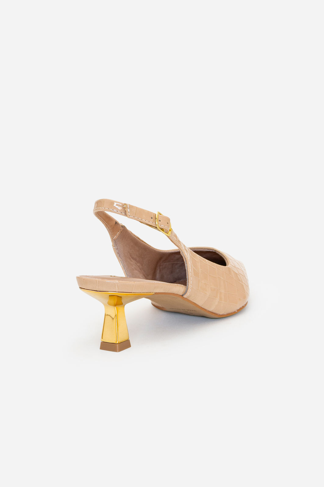 Slingback em Croco com Salto Cromado Amêndoa Slingback em Croco com Salto Cromado Amêndoa