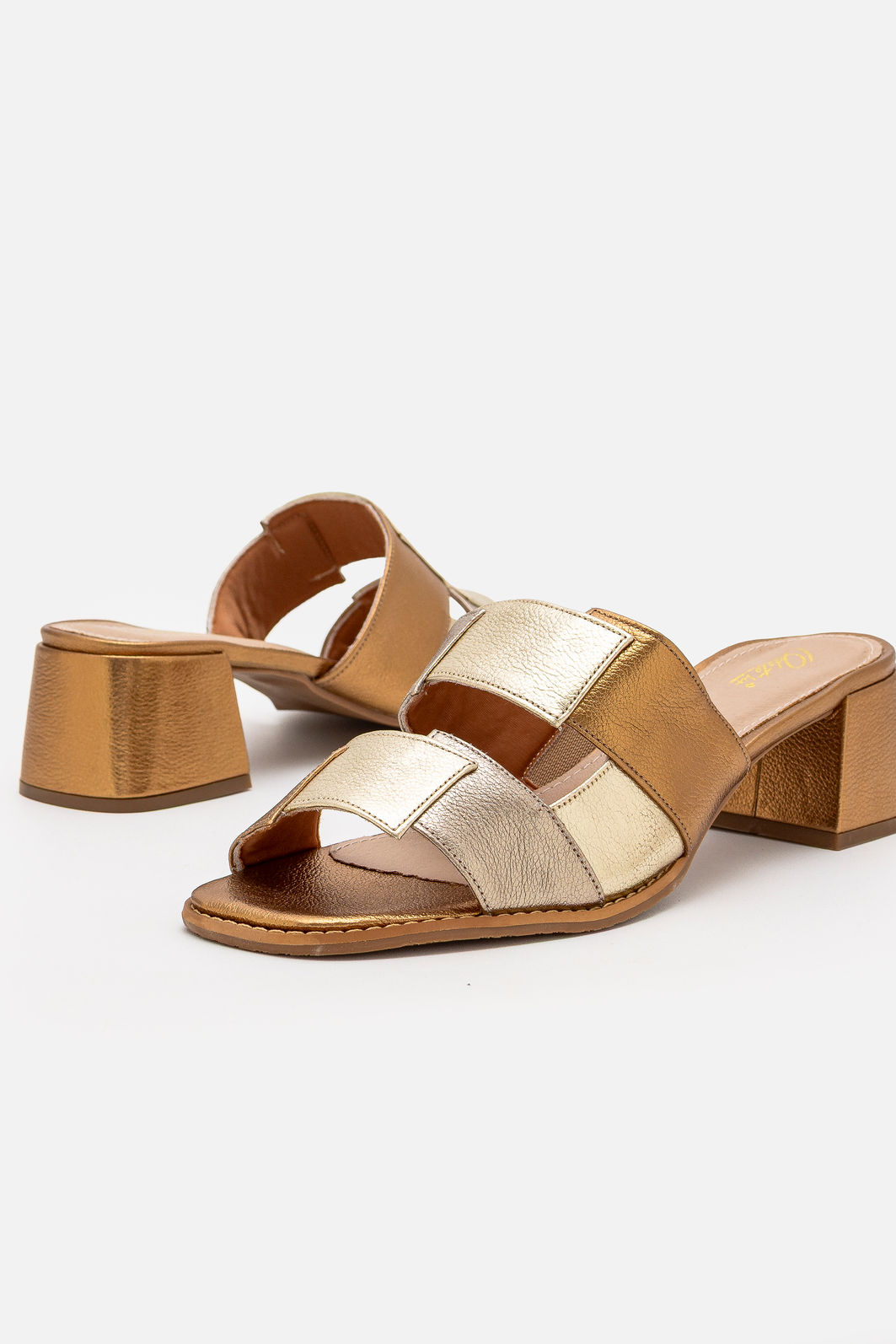 Mule em Couro com Recortes e Salto Bloco Bronze